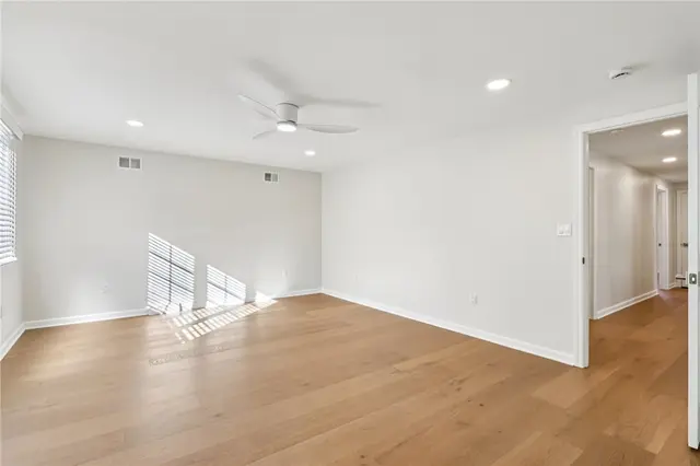 10073 Oakridge Drive gallery image 22