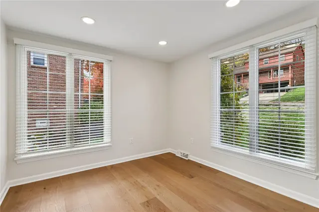 10073 Oakridge Drive gallery image 23