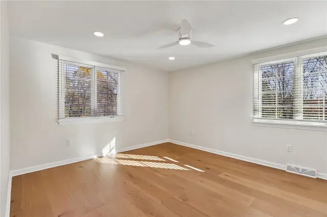 10073 Oakridge Drive gallery image 37