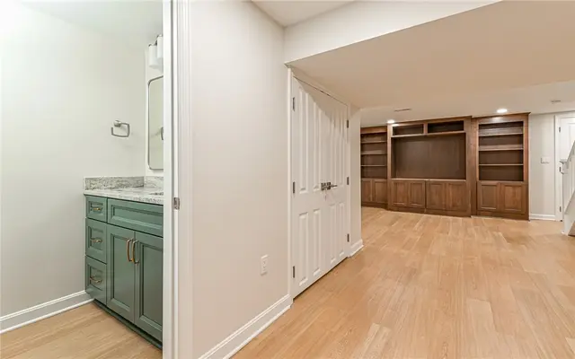 10073 Oakridge Drive gallery image 42