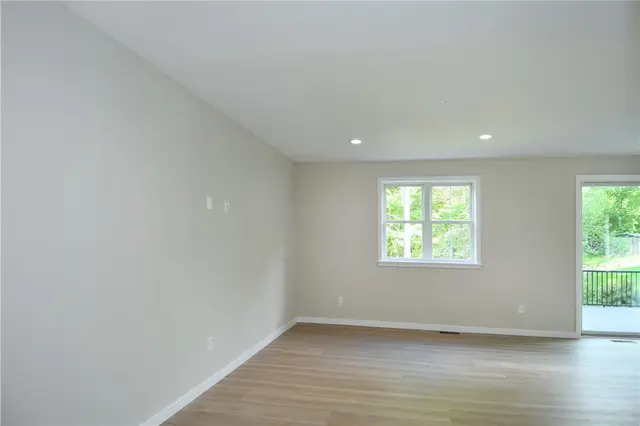 10075 Old Perry gallery image 15