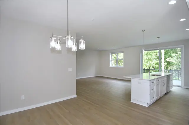 10075 Old Perry gallery image 30