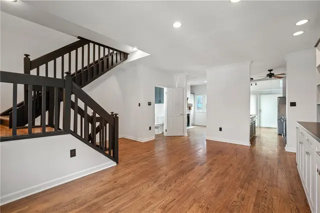 10098 Mansion Dr gallery image 3