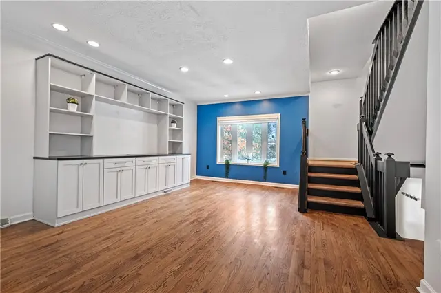10098 Mansion Dr gallery image 5