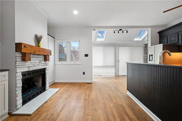 10098 Mansion Dr gallery image 6