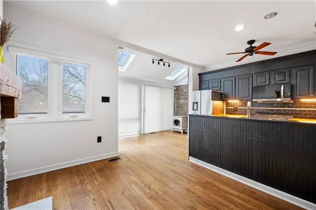 10098 Mansion Dr gallery image 8