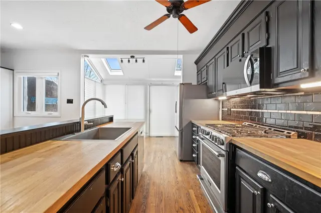10098 Mansion Dr gallery image 13