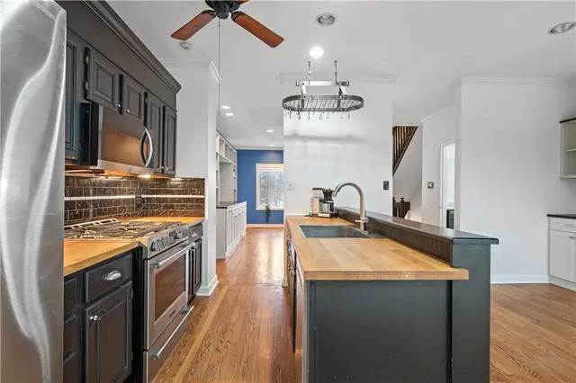 10098 Mansion Dr gallery image 14