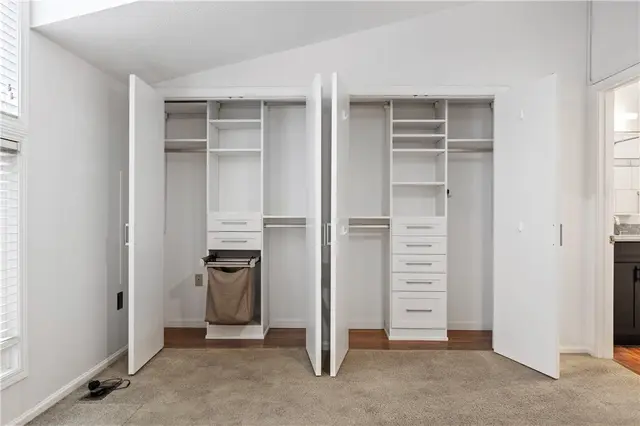 10098 Mansion Dr gallery image 17