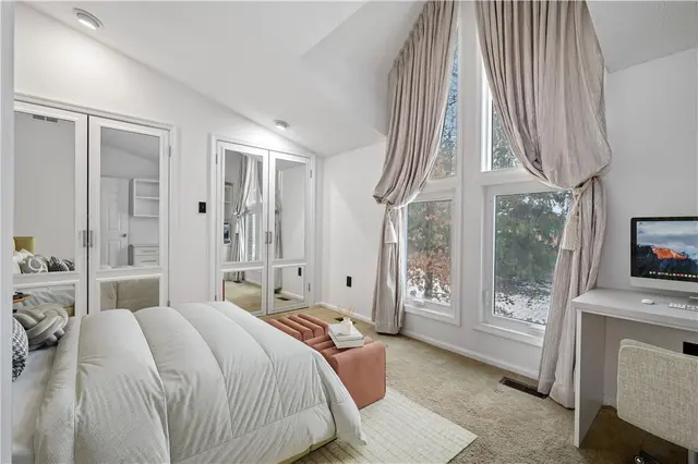 10098 Mansion Dr gallery image 19