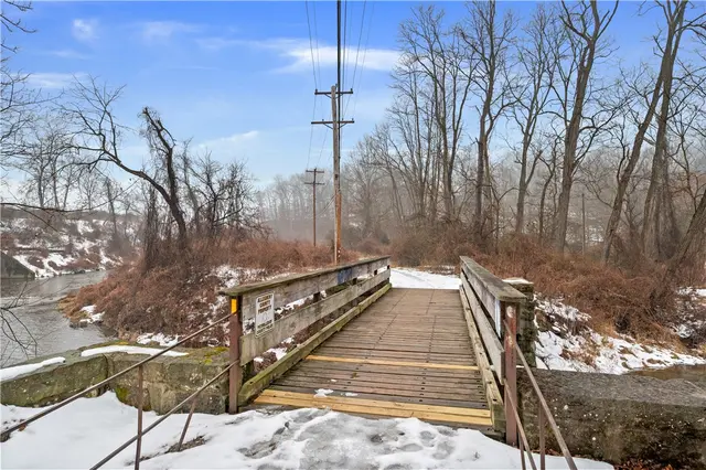 10098 Mansion Dr gallery image 23