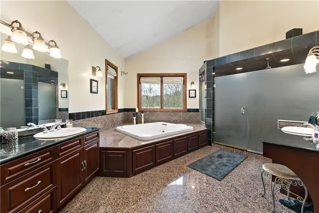 101 Majestic Dr gallery image 28