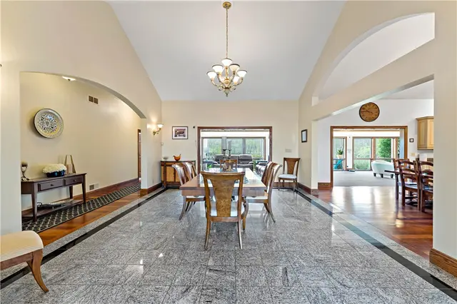 101 Majestic Dr gallery image 32
