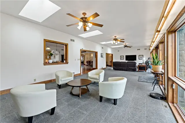 101 Majestic Dr gallery image 34