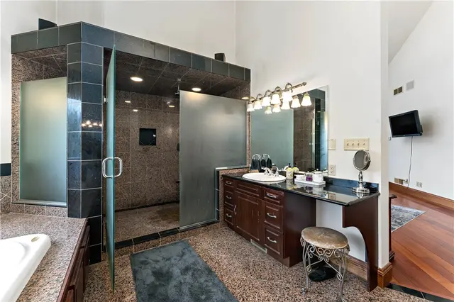 101 Majestic Dr gallery image 35