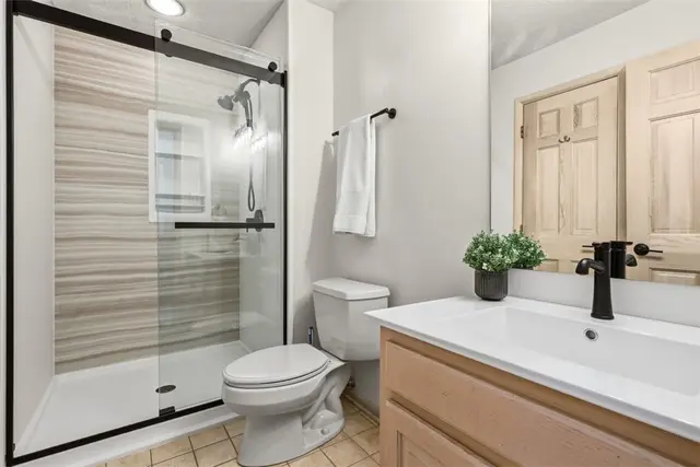 1012 Victoria Place gallery image 7