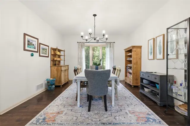1012 Victoria Place gallery image 8