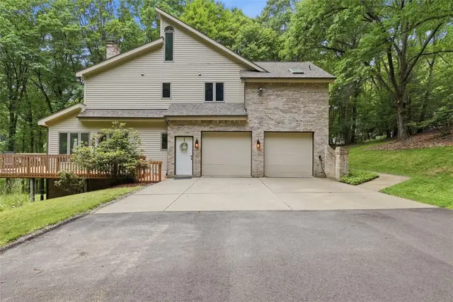 1012 Victoria Place gallery image 16