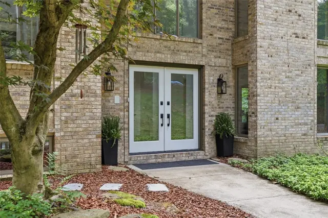 1012 Victoria Place gallery image 22