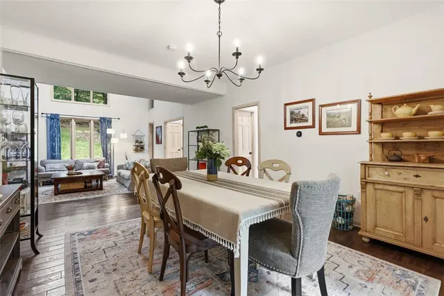 1012 Victoria Place gallery image 33