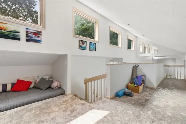 1012 Victoria Place gallery image 34