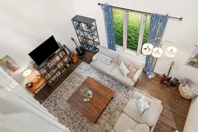 1012 Victoria Place gallery image 36