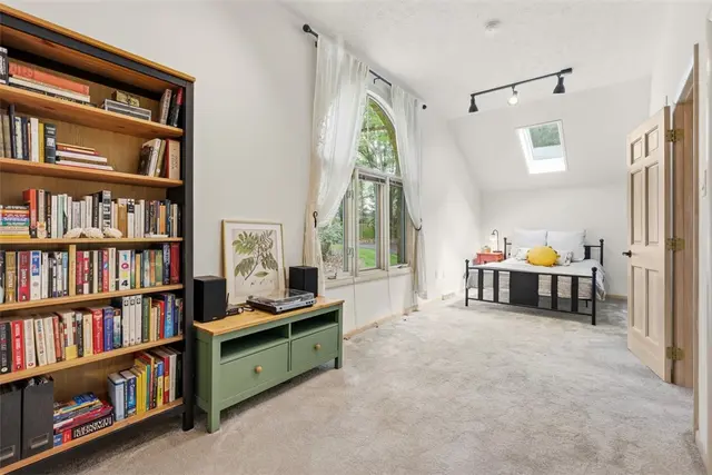 1012 Victoria Place gallery image 39