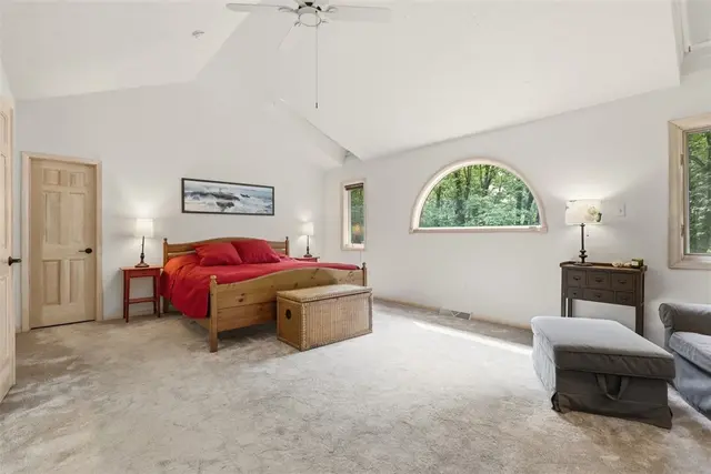 1012 Victoria Place gallery image 49