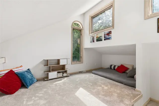 1012 Victoria Place gallery image 51