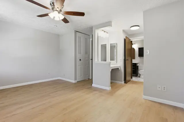1013 Cottonwood COURT gallery image 7