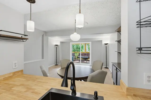 1013 Cottonwood COURT gallery image 11