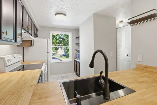 1013 Cottonwood COURT gallery image 16