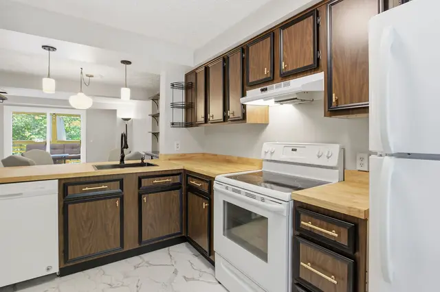 1013 Cottonwood COURT gallery image 18