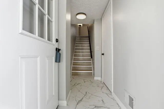 1013 Cottonwood COURT gallery image 24