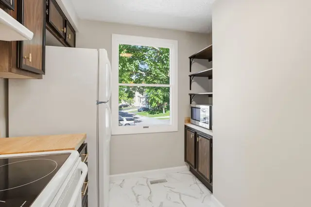 1013 Cottonwood COURT gallery image 25
