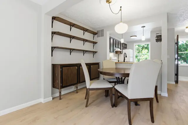 1013 Cottonwood COURT gallery image 32