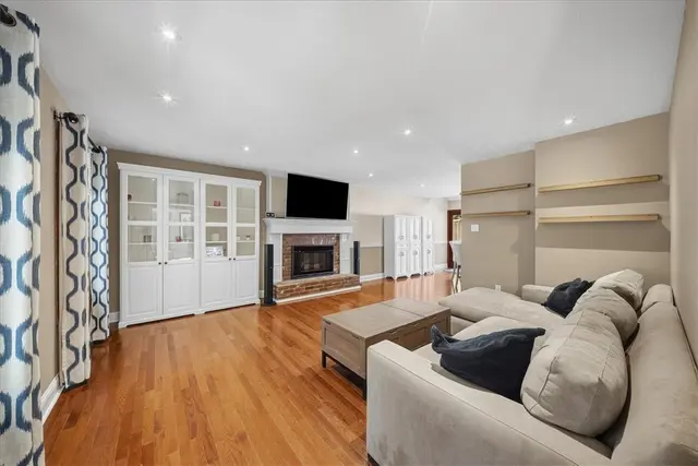 10153 Sudberry Dr gallery image 11