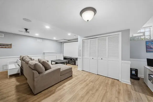 10153 Sudberry Dr gallery image 14