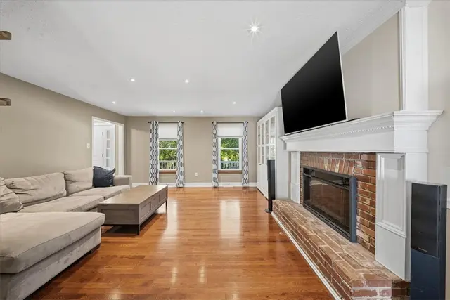10153 Sudberry Dr gallery image 24
