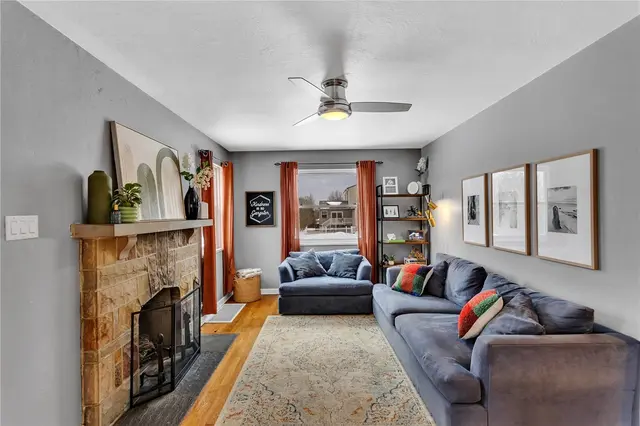 10179 Perry Hwy gallery image 8