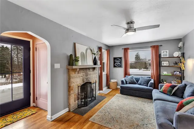 10179 Perry Hwy gallery image 9