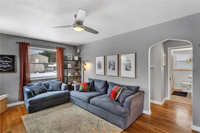 10179 Perry Hwy gallery image 10