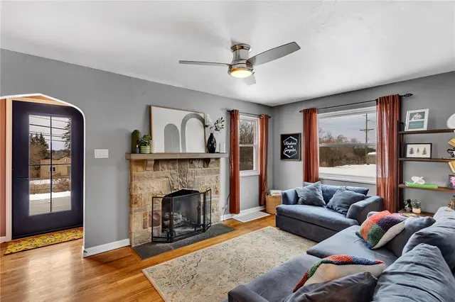 10179 Perry Hwy gallery image 12