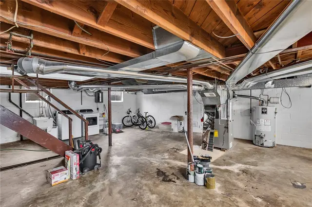 10179 Perry Hwy gallery image 22