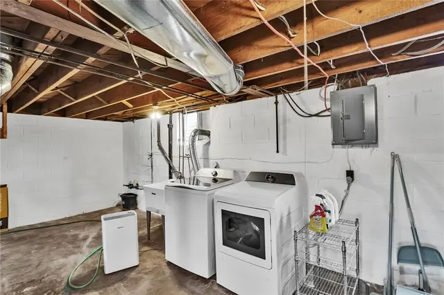 10179 Perry Hwy gallery image 24