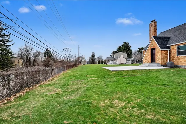 10179 Perry Hwy gallery image 29
