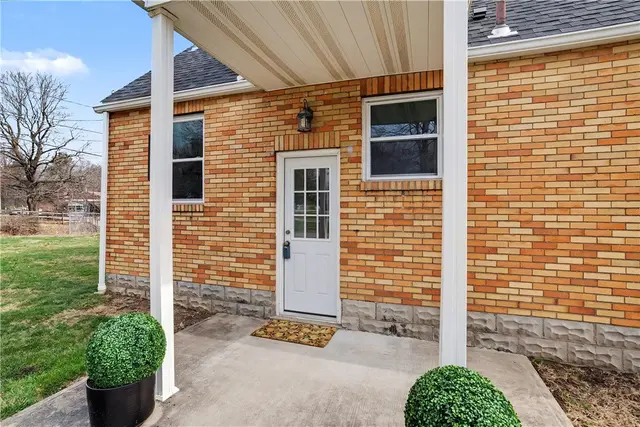 10179 Perry Hwy gallery image 31