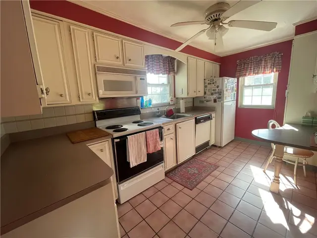 1018 GRANDVIEW AVE. gallery image 12