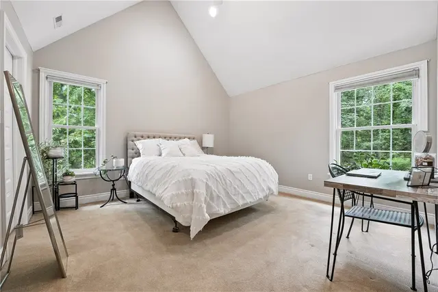 1019 Sophia Lane gallery image 3
