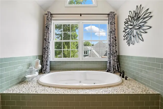 1019 Sophia Lane gallery image 8